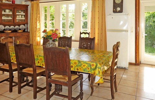 Loctudy Villa | Inviting Villa Apartment for 8 with Oceanfront Views