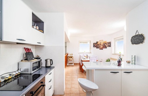 Municipality of Posedarje Apartment | Cozy Rural Cottage Near Novigrad Sea with Spa & Breakfast