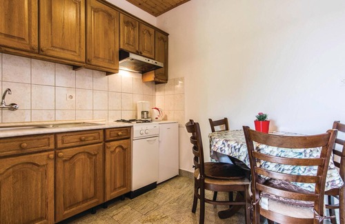 Starigrad Apartment | Pet-Friendly Vacation Apartment with Ocean and Lake Views