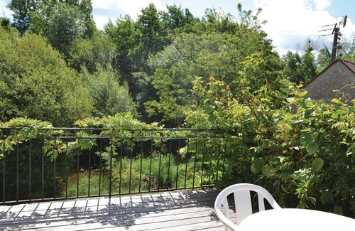 Baccon Apartment | Cozy 3 Bedroom Retreat in Baccon with Spa & Breakfast