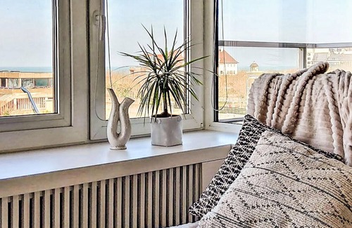 Ostend City Centre Apartment | Unforgettable 2 Bedroom Retreat with Ocean Views in Oostende