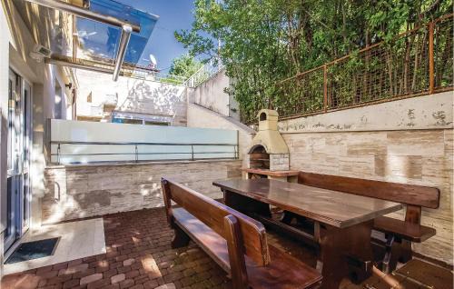 Selce Apartment | Family-Friendly 2 Bedroom Apartment with Private Pool in Crikvenica