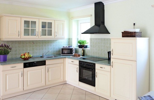 Verchen House | Cozy Villa Apartment for 7 with Terrace & Pet-Friendly Amenities