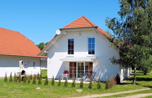 Verchen House | Cozy Villa Apartment for 7 with Terrace & Pet-Friendly Amenities