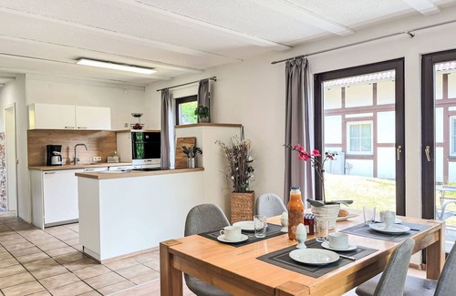 Frankenau House | Cozy Villa Apartment for 4 with WIFI, Pets Welcome & Parking