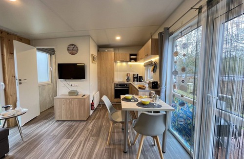 Wemding House | Cozy Villa Apartment for 4 with WIFI, Lake View & Terrace