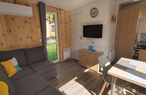 Wemding House | Cozy Villa Apartment for 4 with WIFI, Lake View & Terrace