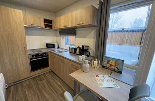 Wemding House | Cozy Villa Apartment for 4 with Lake View & Modern Amenities