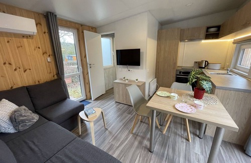 Wemding House | Comfortable Villa Apartment for 4 with Lake View & Terrace