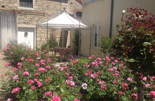 Tailly Apartment | Elegant Apartment Near Beaune with Pool and Spa Amenities
