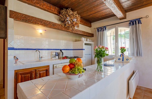 Bauduen Villa | Cozy Villa Apartment with Panoramic Views and Pet-Friendly Stay