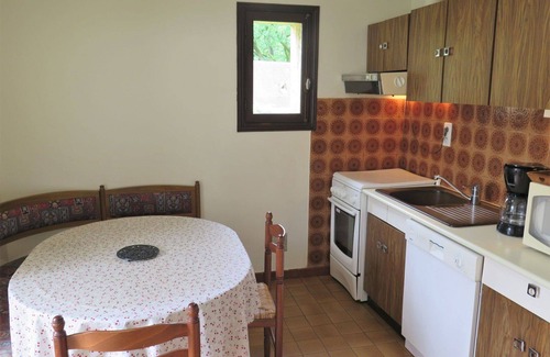 Jayac House | Comfortable Villa Apartment for 6 with WiFi and Balcony