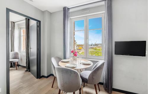 Rocabey - Alsace - Gare Apartment | Stylish Apartment in Saint-Malo with WiFi & Family-Friendly