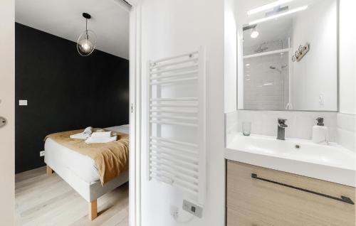 Rocabey - Alsace - Gare Apartment | Stylish Apartment in Saint-Malo with WiFi & Family-Friendly