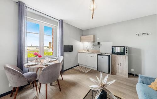 Rocabey - Alsace - Gare Apartment | Stylish Apartment in Saint-Malo with WiFi & Family-Friendly