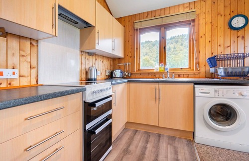 Glen Urquhart House | Cozy Villa Apartment for 6 with WiFi and Pet-Friendly Perks