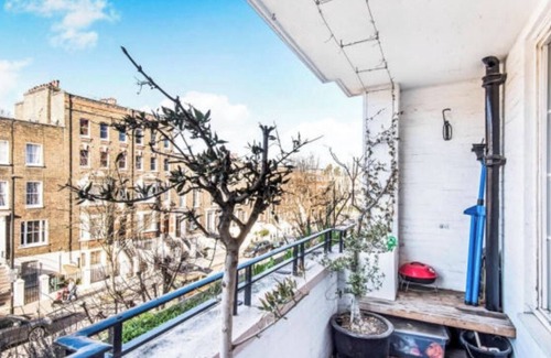 Islington House | Elegant Apartment in Angel with Pool & Breakfast Included