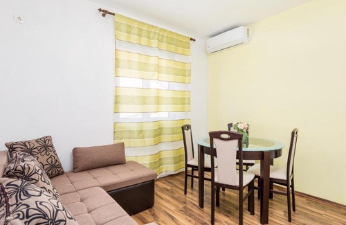 Baric Draga Apartment | Cozy Apartment in Baric Draga with Kitchen & WiFi Access