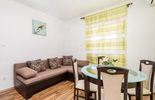 Baric Draga Apartment | Cozy Apartment in Baric Draga with Kitchen & WiFi Access