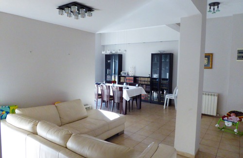Rehavia Apartment | Elegant Apartment in Rechavia with Spa and Hot Tub