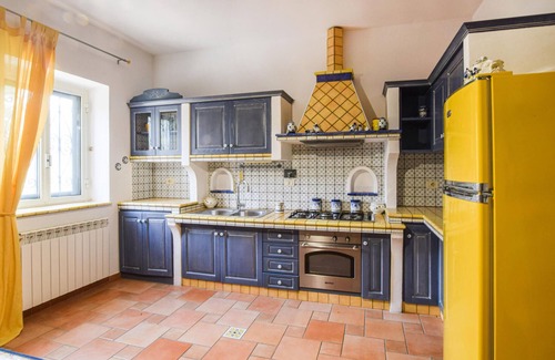 Bonifati Apartment | Experience a Relaxing Break in Our Inviting Oceanfront Escape