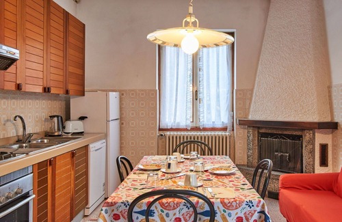 Dervio House | Inviting Villa Apartment for 16 with WIFI, Balcony & Pets