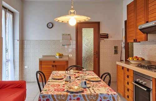 Dervio House | Inviting Villa Apartment for 16 with WIFI, Balcony & Pets