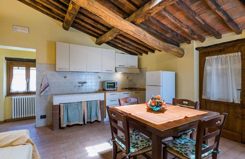 Pescia House | Inviting Villa Apartment for 6 with Private Pool & WIFI