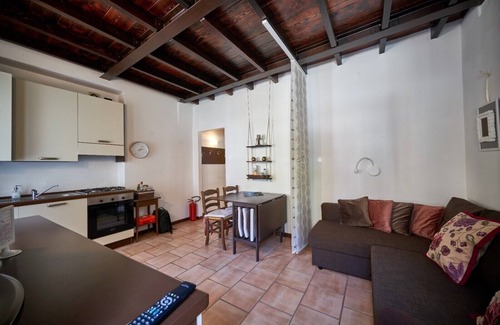 Sirmione Old Town Apartment | Cozy Apartment with Spa in the Heart of Sirmione