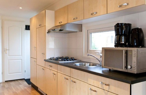 Schaarsbergen House | Inviting Villa Apartment for 4 with Pool, WiFi & Parking