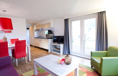 Schaarsbergen House | Inviting Villa Apartment for 4 with Pool, WiFi & Parking