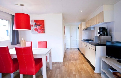 Schaarsbergen House | Inviting Villa Apartment for 4 with Pool, WiFi & Parking