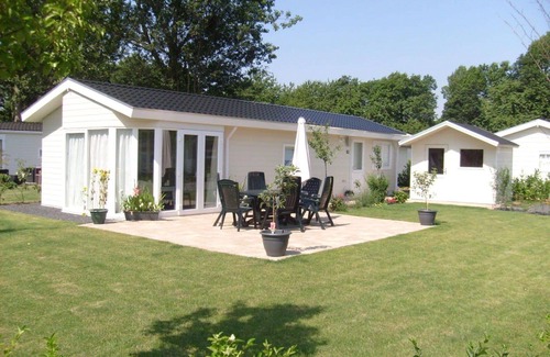 Noordoostelijk van Schaarsbergen House | Spacious Villa Apartment with Pool and Free WiFi for 6