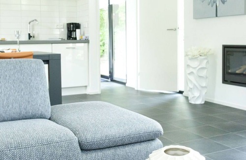 Belfeld House | Cozy Villa Apartment for 4 with Pool, WIFI & Terrace