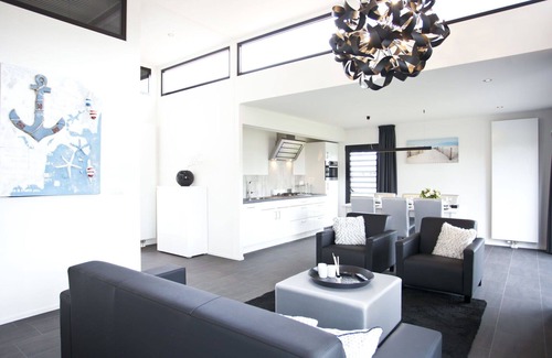 Belfeld House | Relaxing Villa Apartment for 6 with Pool, Terrace & WIFI