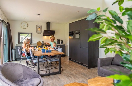 Belfeld House | Relaxing Villa Apartment for 6 with Pool, Terrace & WIFI