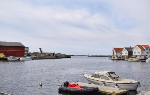 Saeveland Apartment | Top-Rated Family Apartment in Svelandsvik - Unforgettable Stay
