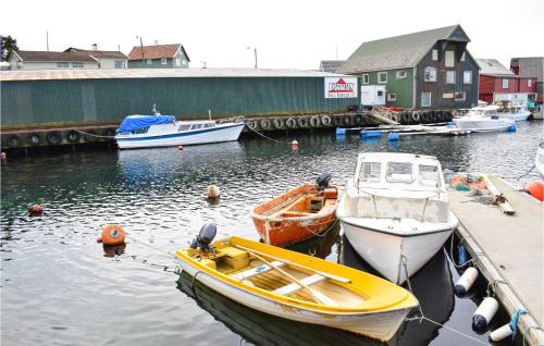 Saeveland Apartment | Top-Rated Family Apartment in Svelandsvik - Unforgettable Stay