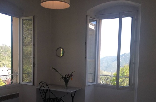 Guiselle Apartment | Beautiful apartment in the center of the village overlooking the mountains