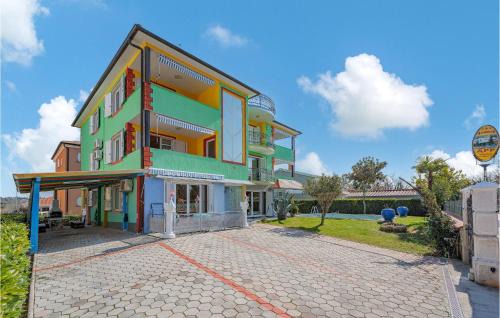 Đuba Apartment | Stylish Apartment in Umag with Free WiFi & Family-Friendly Amenities
