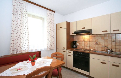 Fuegen Villa | Cozy Villa Apartment with WIFI, Pets Welcome & Panoramic Views