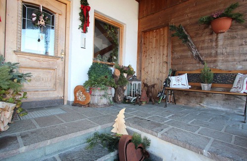 Fuegen Villa | Cozy Villa Apartment with WIFI, Pets Welcome & Panoramic Views