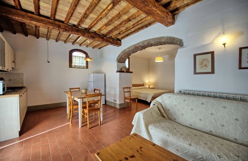 Montebonello Villa | Inviting Villa Apartment with Pool, Pets Welcome & Views