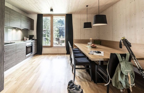 Großdorf House | Charming Villa Apartment for 4 with Pool and Pet Friendly