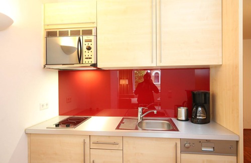 Roßau Apartment | Elegant Apartment in the Heart of Vienna with Breakfast