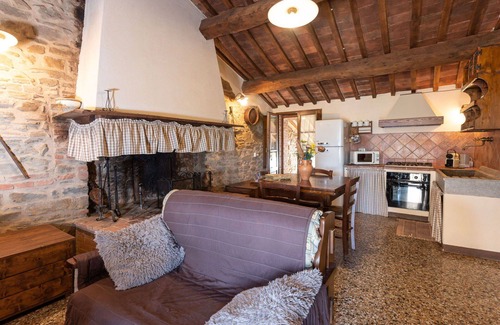 Poggi del Sasso Villa | Inviting Villa Apartment for 5 with Pool & Pet-Friendly Perks