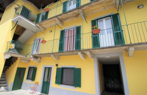 Germignaga Apartment | Cozy Apartment for 3 with Lake View and Free WiFi