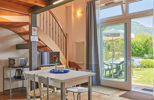 Dongo House | Charming Villa Apartment for 4 with A/C and Lake View
