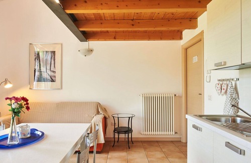 Dongo House | Charming Villa Apartment for 4 with A/C and Lake View