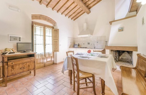 Larciano Apartment | Family-Friendly 2 Bedroom Stay in Larciano PT with Pool